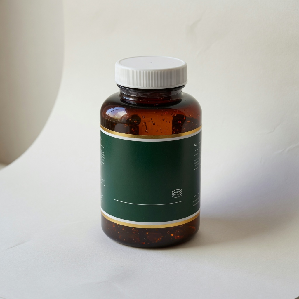 Frasco ámbar de omega-3 en cápsulas blandas.